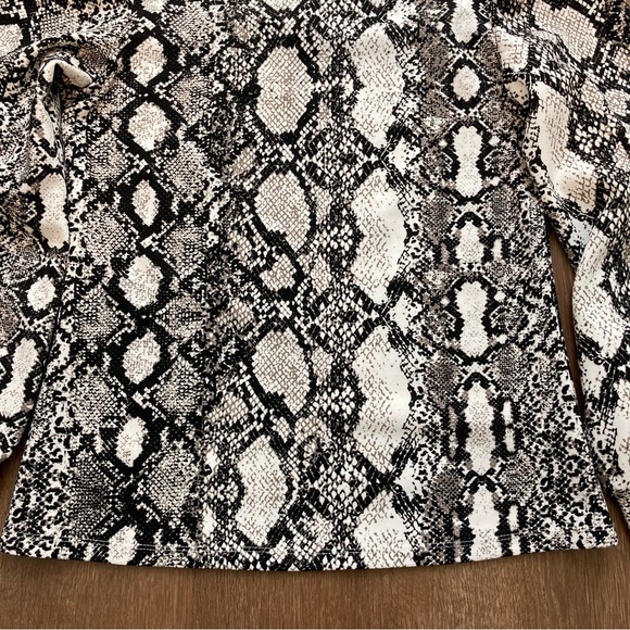 Express Women’s Snake Print Crew Neck Long Sleeve Blouse M - Picture 3 of 12